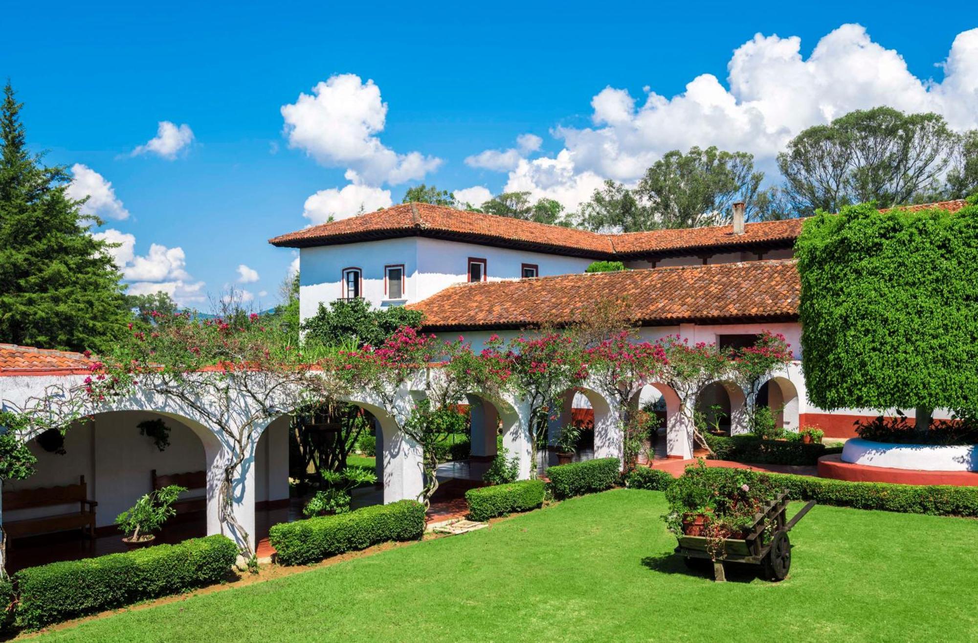 Best Western Plus Posada De Don Vasco Pátzcuaro Esterno foto The Hacienda Santa Barbara