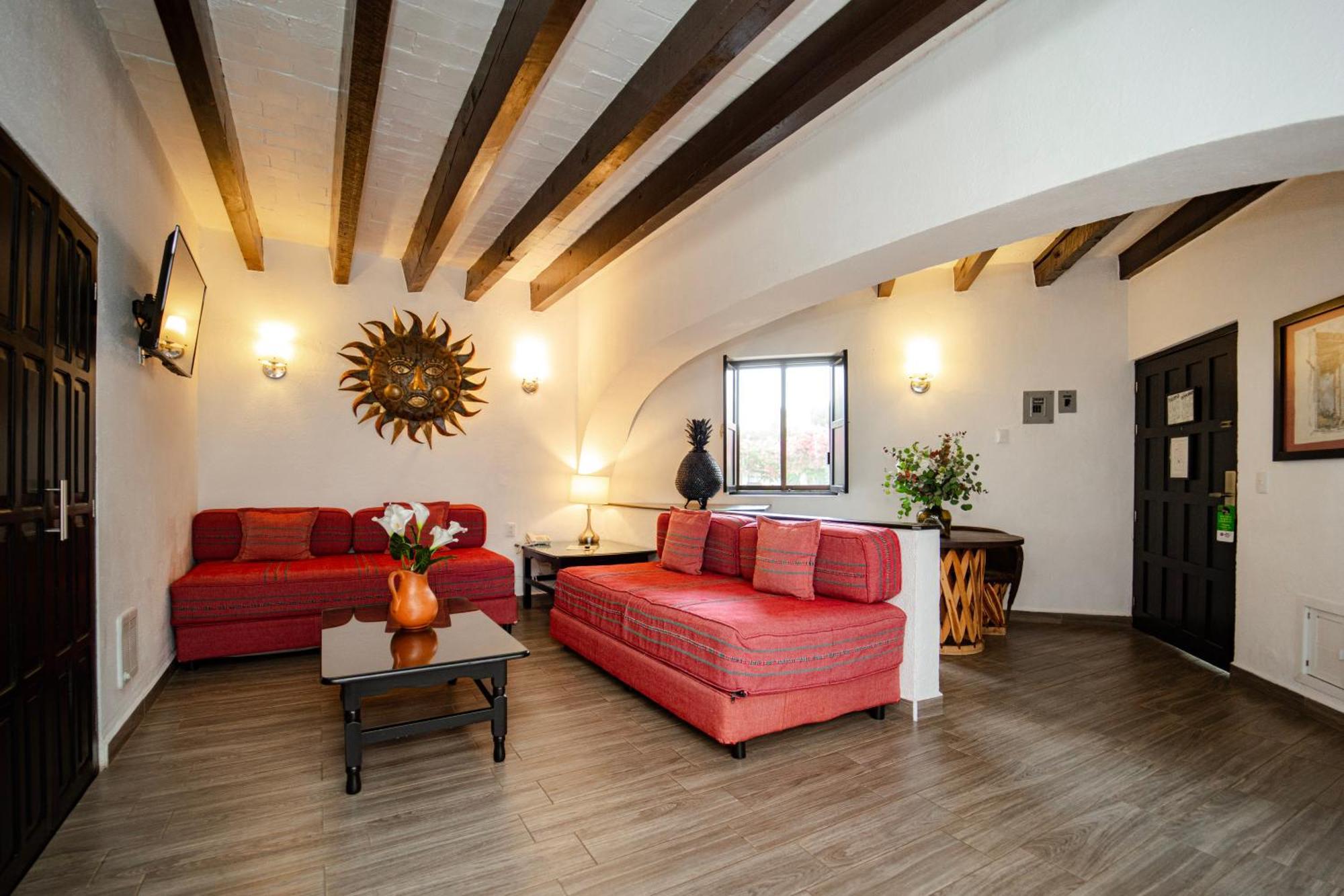 Best Western Plus Posada De Don Vasco Pátzcuaro Esterno foto The living room of a typical apartment