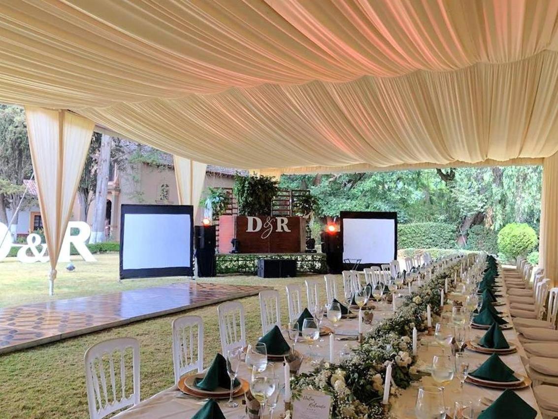 Best Western Plus Posada De Don Vasco Pátzcuaro Esterno foto A wedding reception at the garden of the residence of the Mexican ambassador to the United States