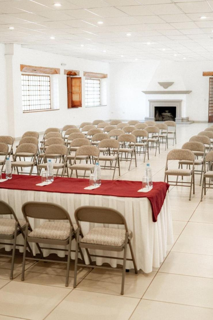 Best Western Plus Posada De Don Vasco Pátzcuaro Esterno foto The interior of the conference hall