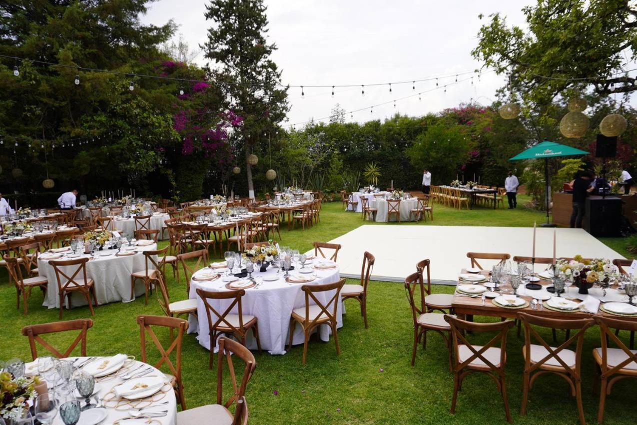 Best Western Plus Posada De Don Vasco Pátzcuaro Esterno foto A wedding reception at the garden of the Quinta de Olivella