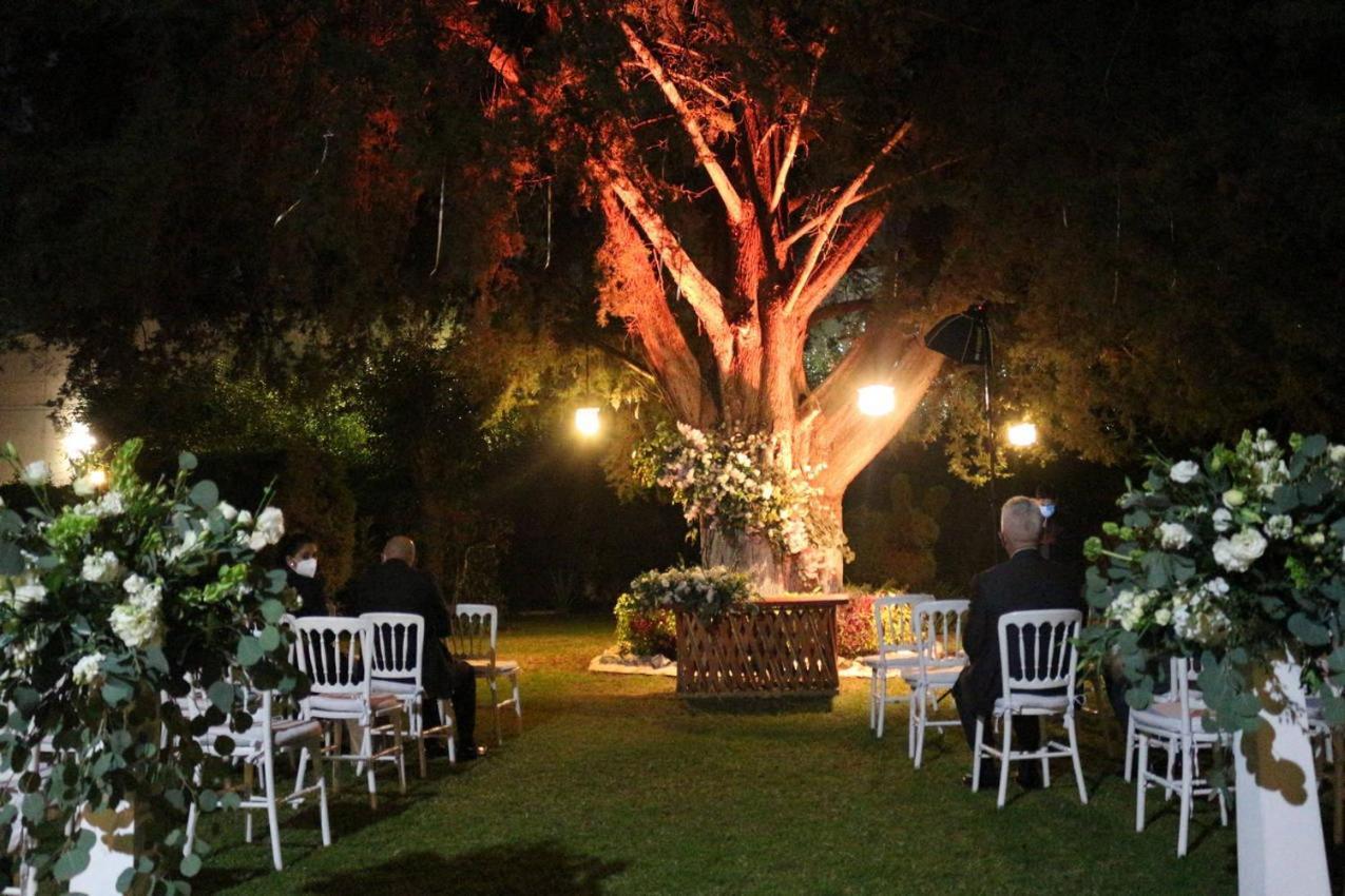 Best Western Plus Posada De Don Vasco Pátzcuaro Esterno foto The gardens at night