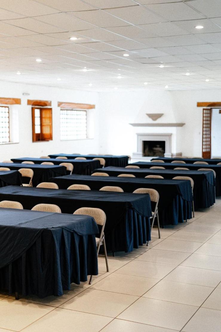 Best Western Plus Posada De Don Vasco Pátzcuaro Esterno foto The interior of the conference centre