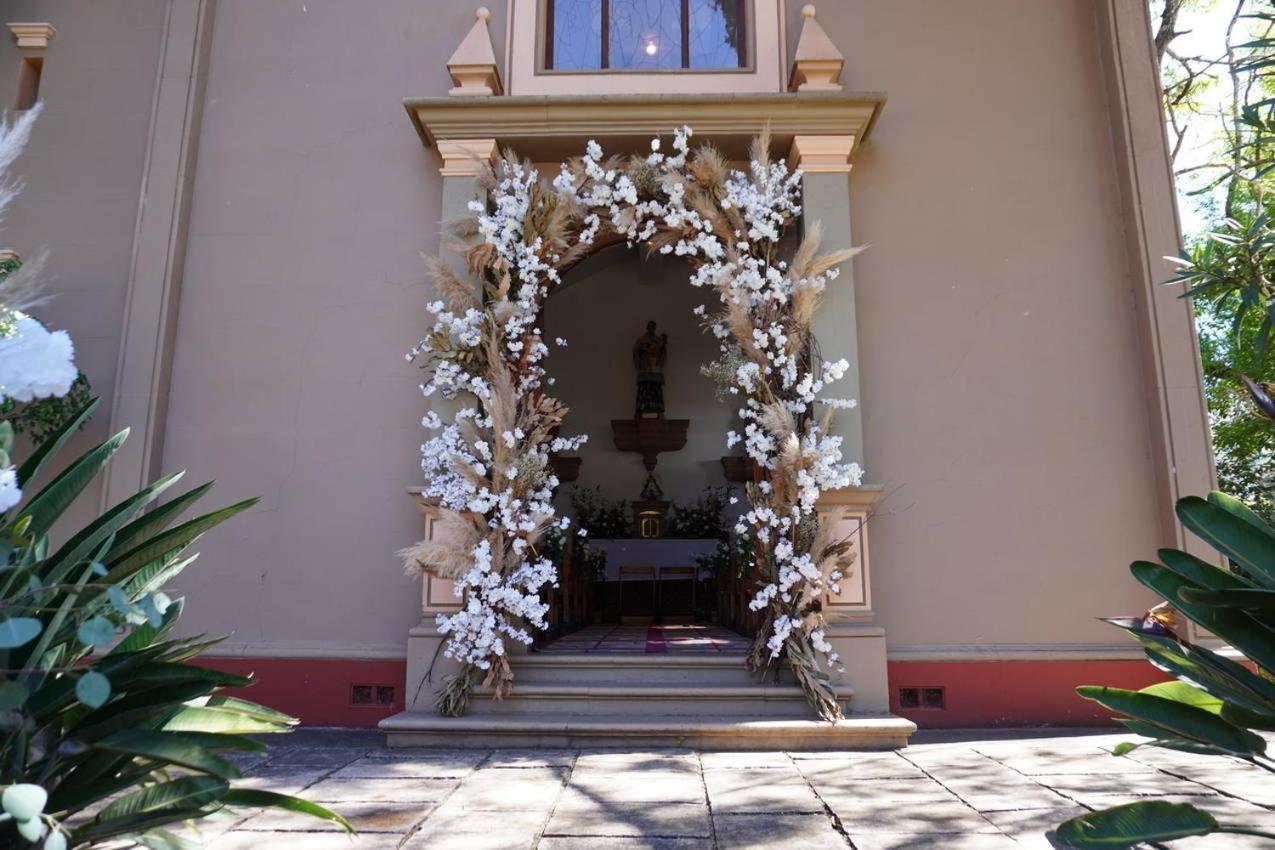 Best Western Plus Posada De Don Vasco Pátzcuaro Esterno foto The entrance to the church